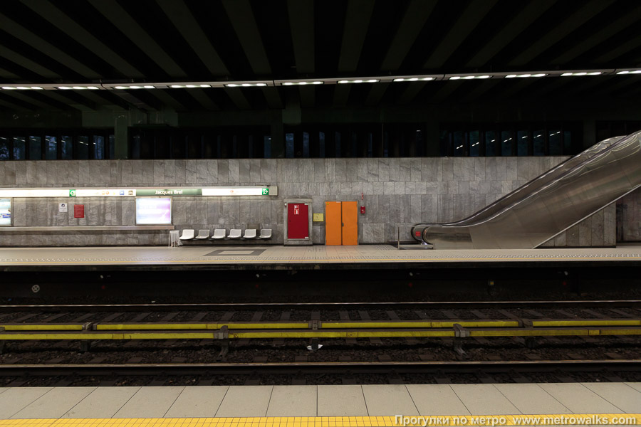 Станция Jacques Brel [Жак Брель] (линия 5, Брюссель). Поперечный вид.