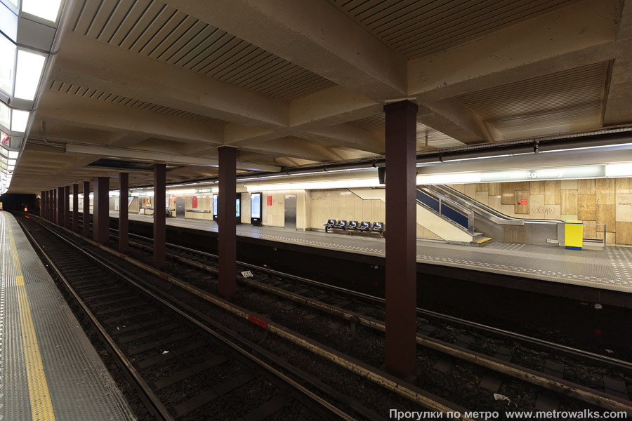 Станция Montgomery [Монгомэри́] (линия 1, Брюссель). Вид по диагонали.
