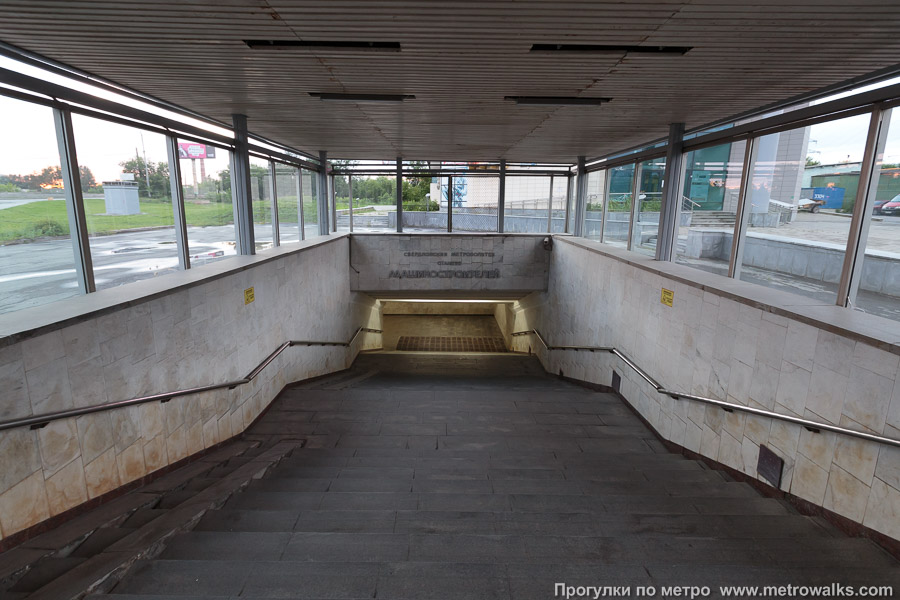 Станция Машиностроителей (Екатеринбург). Лестница подземного перехода.