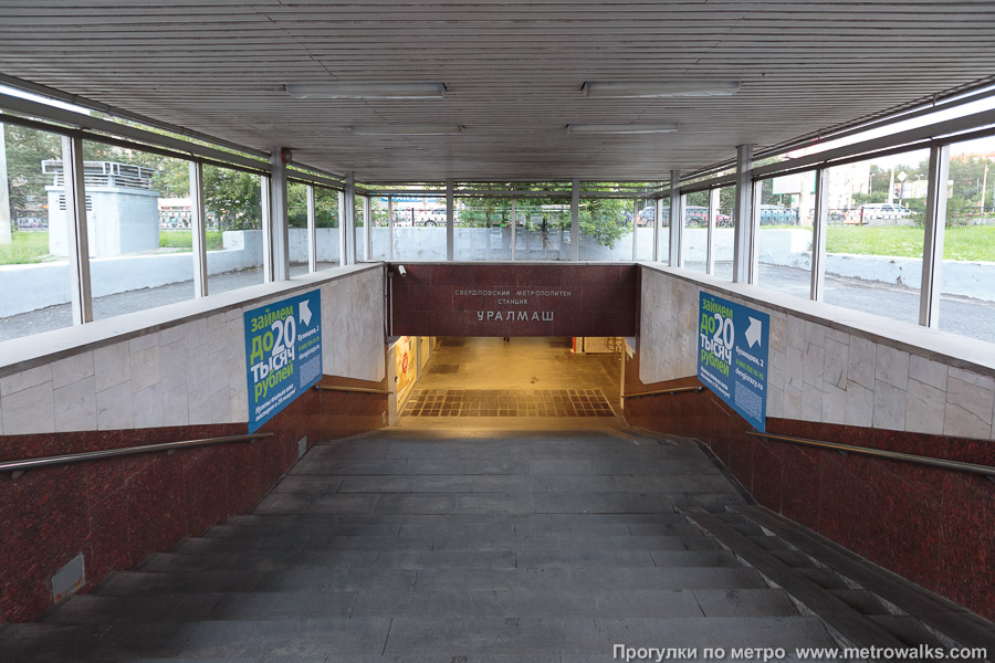 Станция Уралмаш (Екатеринбург). Лестница подземного перехода.