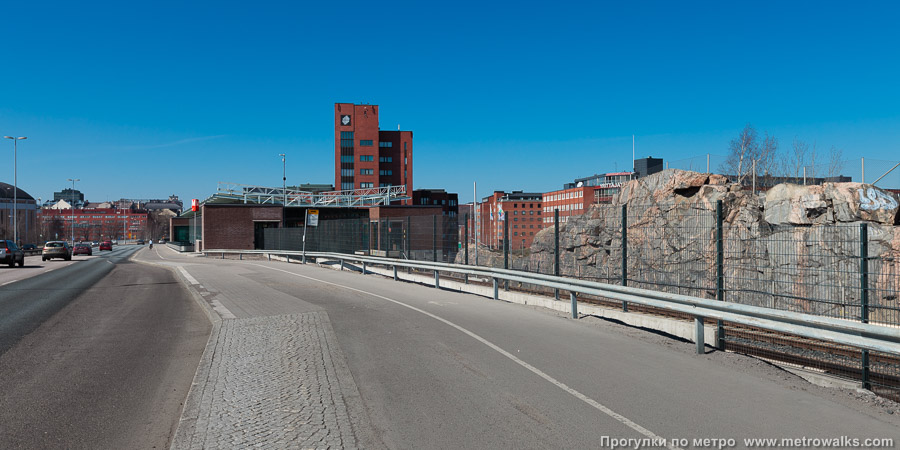Станция Kalasatama / Fiskehamnen [Ка́ласа́тама] (Хельсинки). Общий вид окрестностей станции. Исторический снимок (2009) до плотной застройки окрестностей станции.
