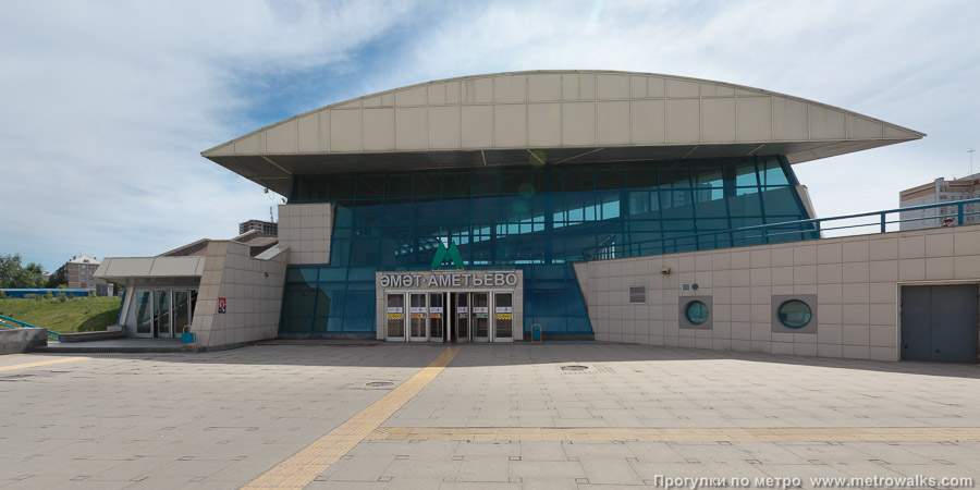 Станция Аметьево / Әмәт (Казань). Наземный вестибюль станции. Вход со стороны железнодорожной станции.