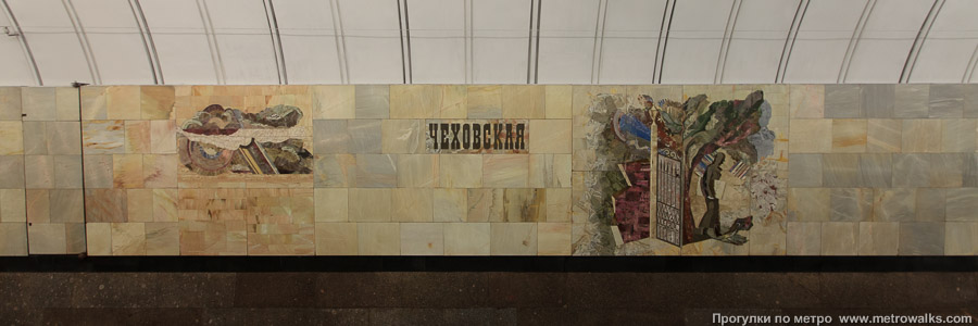Станция Чеховская (Серпуховско-Тимирязевская линия, Москва). Панно выполнены из красочного камня в технике флорентийской мозаики.