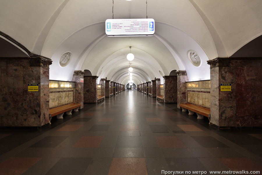 Станция Динамо (Замоскворецкая линия, Москва). Продольный вид центрального зала.