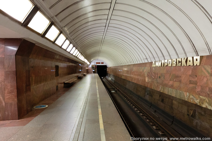 Станция Дмитровская (Серпуховско-Тимирязевская линия, Москва). Дальняя часть бокового зала станции. 15 июня 2025. Станция Дмитровская (Серпуховско-Тимирязевская линия, Москва). Дальняя часть бокового зала станции.