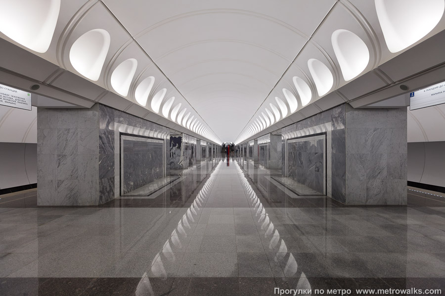 Станция Достоевская (Люблинско-Дмитровская линия, Москва). Центральный зал станции, вид вдоль от глухого торца в сторону выхода.