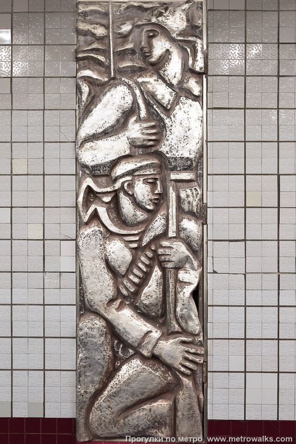 Станция Каховская (Большая кольцевая линия, Москва). Красноармейцы.