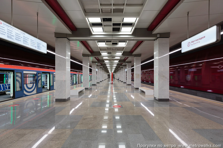 Станция Коммунарка (Сокольническая линия, Москва). Продольный вид центрального зала.
