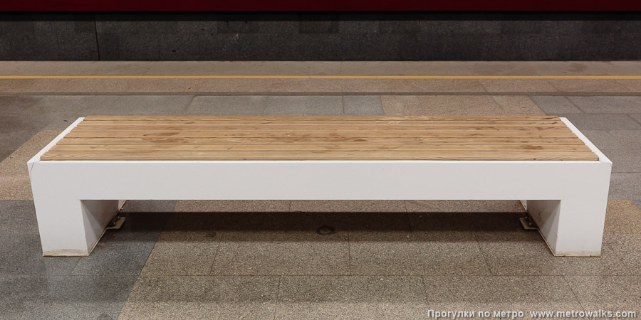 Станция Новомосковская (Сокольническая линия, Москва). Скамейка.