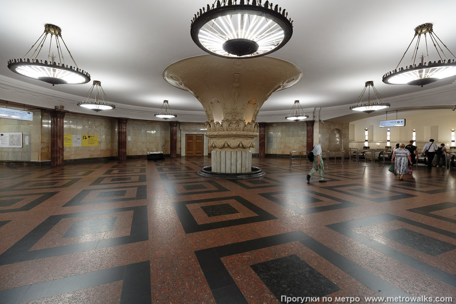 Станция Курская (Кольцевая линия, Москва). Эскалаторный зал вестибюля.