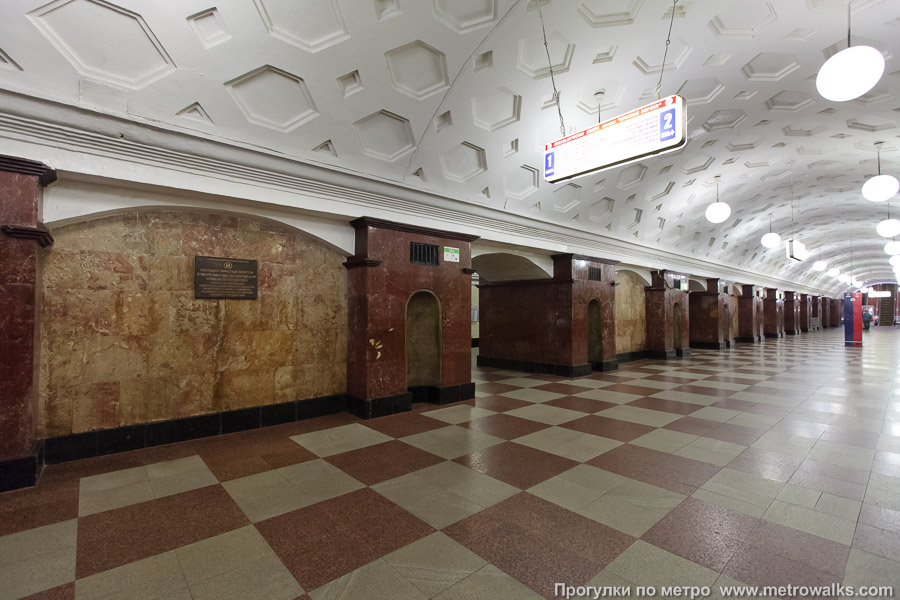 Станция Красные Ворота (Сокольническая линия, Москва). Вид по диагонали.