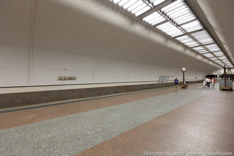 Станция Люблино (Люблинско-Дмитровская линия, Москва). Вид по диагонали.