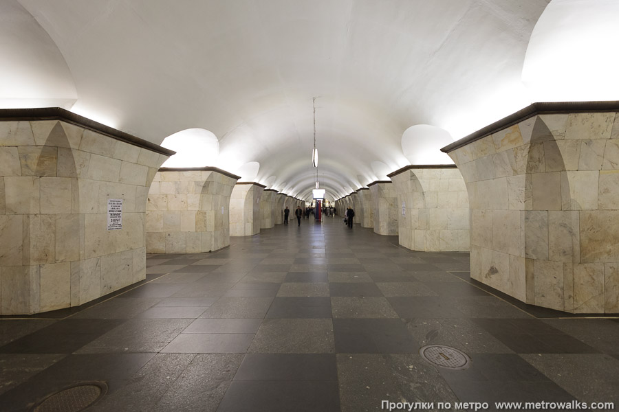 Станция Проспект Мира (Калужско-Рижская линия, Москва). Продольный вид центрального зала.