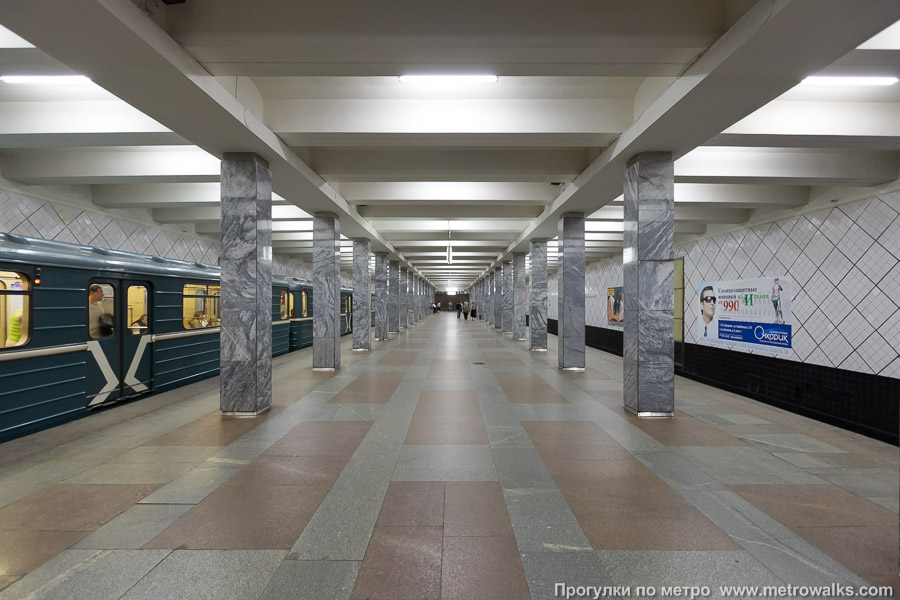 Станция Профсоюзная (Калужско-Рижская линия, Москва). Продольный вид центрального зала.