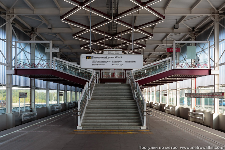 Станция Прокшино (Сокольническая линия, Москва). Выход в город осуществляется по лестнице.