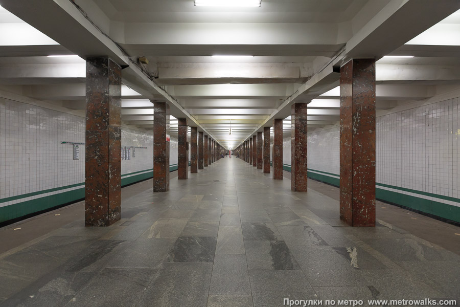Станция Речной вокзал (Замоскворецкая линия, Москва). Продольный вид центрального зала.