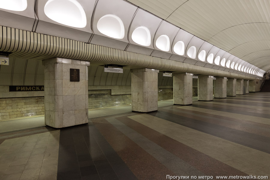 Станция Римская (Люблинско-Дмитровская линия, Москва). Вид по диагонали.