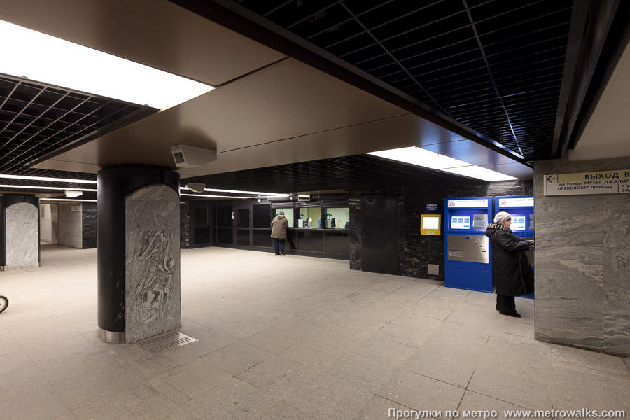 Станция Шипиловская (Люблинско-Дмитровская линия, Москва). Внутри вестибюля станции, общий вид.