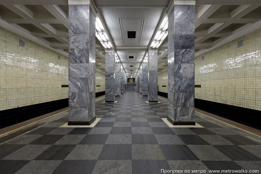 Станция Сокольники (Сокольническая линия, Москва). Продольный вид центрального зала.