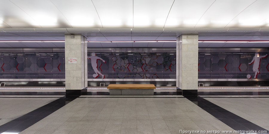 Станция Спартак (Таганско-Краснопресненская линия, Москва). Поперечный вид, проходы между колоннами из центрального зала на платформу.