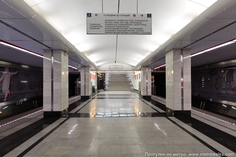 Станция Спартак (Таганско-Краснопресненская линия, Москва). Выход в город осуществляется по лестнице. Второй выход.