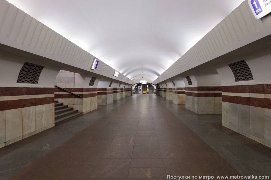 Станция Таганская (Таганско-Краснопресненская линия, Москва). Продольный вид центрального зала.
