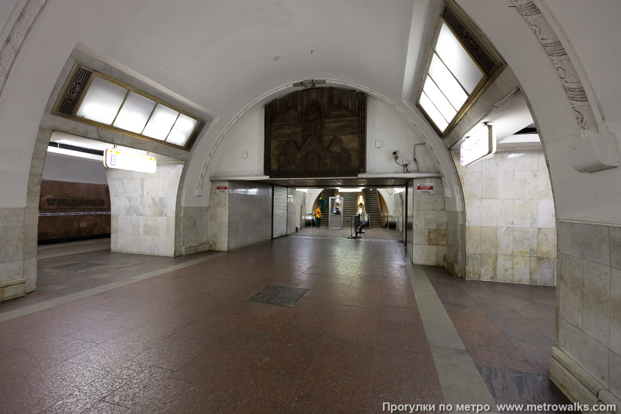 Станция Третьяковская (Калужско-Рижская линия, Москва). Часть станции около выхода в город.