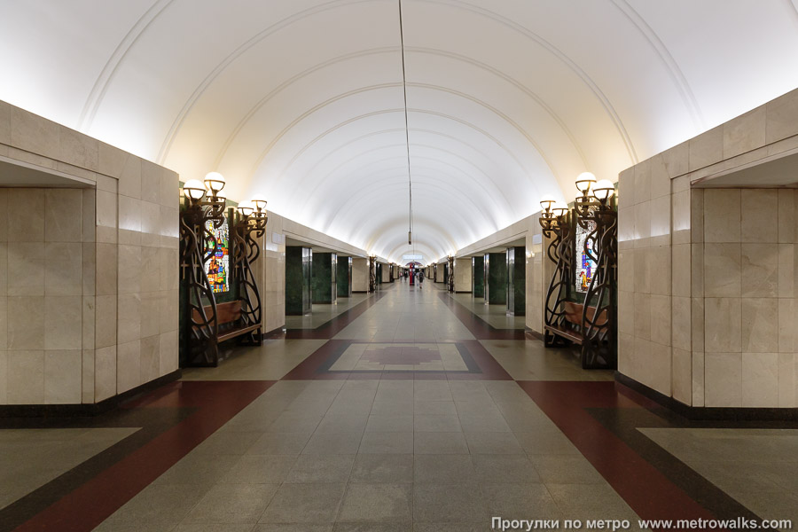 Станция Трубная (Люблинско-Дмитровская линия, Москва). Продольный вид центрального зала.