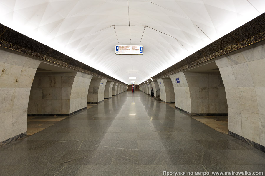 Станция Тургеневская (Калужско-Рижская линия, Москва). Продольный вид центрального зала.