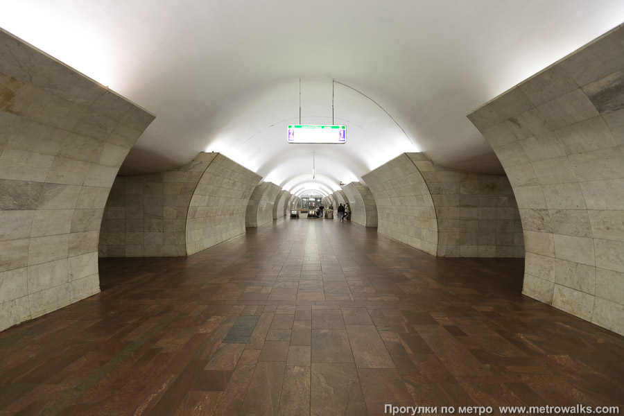 Станция Тверская (Замоскворецкая линия, Москва). Продольный вид центрального зала.