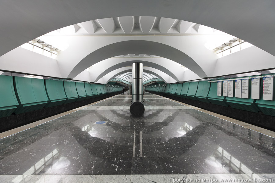 Станция Зябликово (Люблинско-Дмитровская линия, Москва). Продольный вид центрального зала.