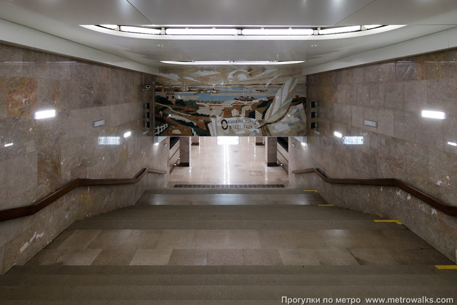 Станция Горьковская (Автозаводско-Нагорная линия, Нижний Новгород). Спуск на станцию по лестнице. Из восточного вестибюля.