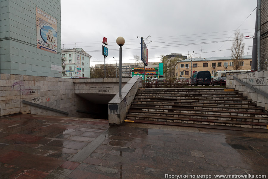 Станция Ленинская (Автозаводско-Нагорная линия, Нижний Новгород). Лестница подземного перехода.