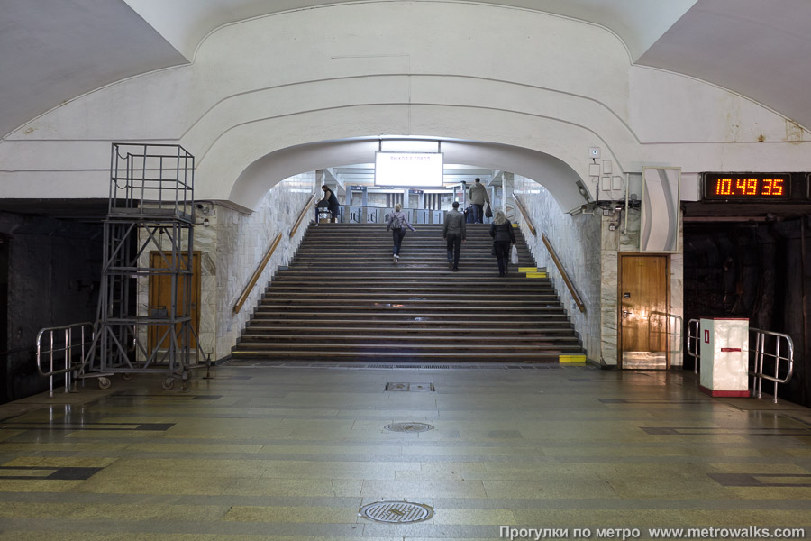 Станция Парк культуры (Автозаводско-Нагорная линия, Нижний Новгород). Выход в город осуществляется по лестнице.