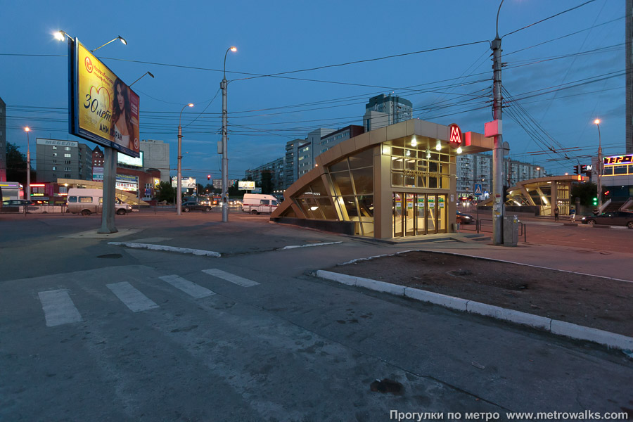 Станция Золотая нива (Дзержинская линия, Новосибирск). Общий вид окрестностей станции.