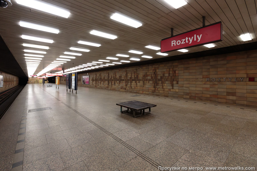 Станция Roztyly [Ро́зтылы] (линия C, Прага). Вид по диагонали.
