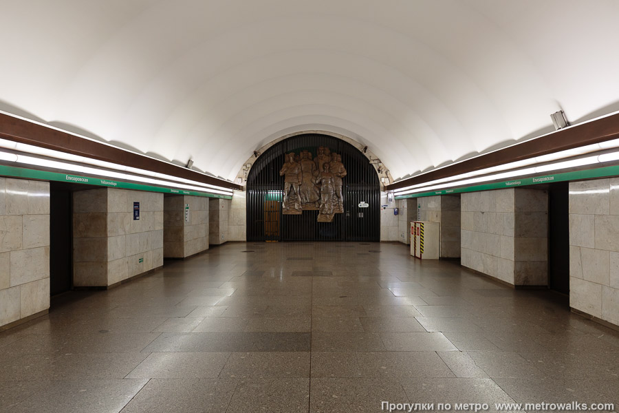 Станция Елизаровская (Невско-Василеостровская линия, Санкт-Петербург). Противоположная от входа часть станции.