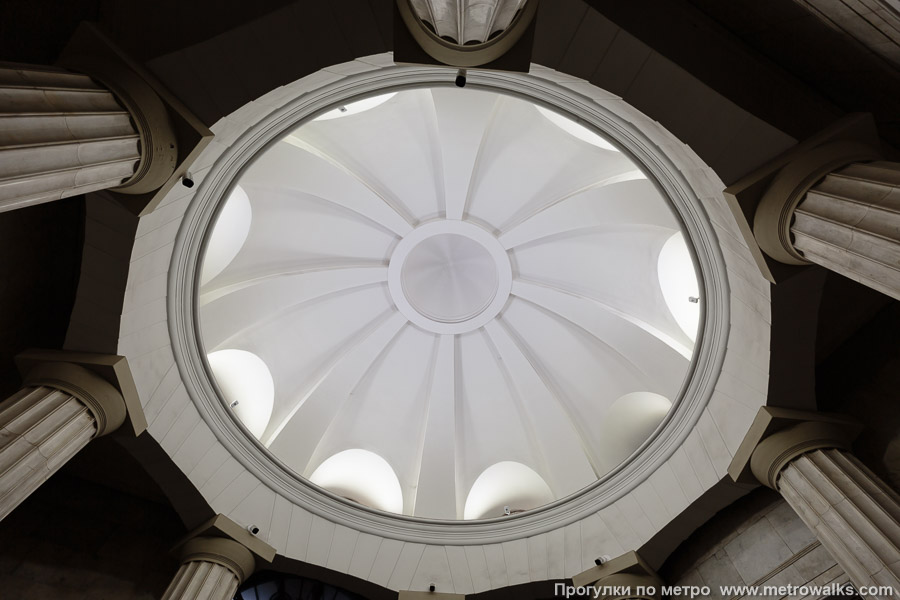 Станция Кировский завод (Кировско-Выборгская линия, Санкт-Петербург). Потолок вестибюля.