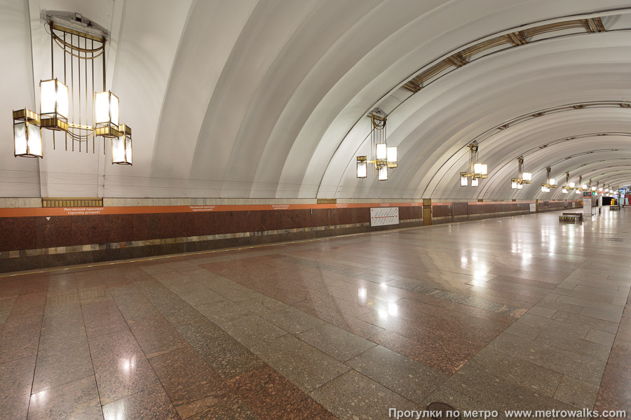 Станция Лиговский проспект (Правобережная линия, Санкт-Петербург). Вид по диагонали.