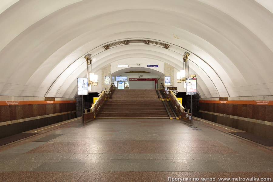 Станция Лиговский проспект (Правобережная линия, Санкт-Петербург). Часть станции около выхода в город.