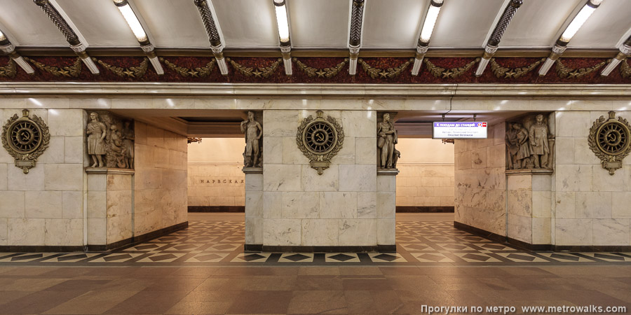 Станция Нарвская (Кировско-Выборгская линия, Санкт-Петербург). Центральный зал, вид поперёк — пилоны.