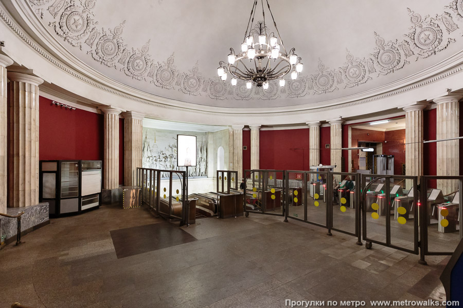 Станция Нарвская (Кировско-Выборгская линия, Санкт-Петербург). Эскалаторный зал вестибюля.