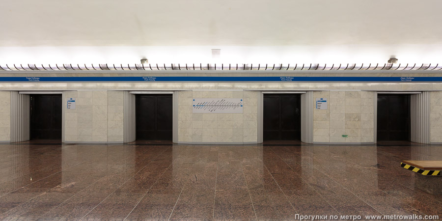 Станция Парк Победы (Московско-Петроградская линия, Санкт-Петербург). Поперечный вид.