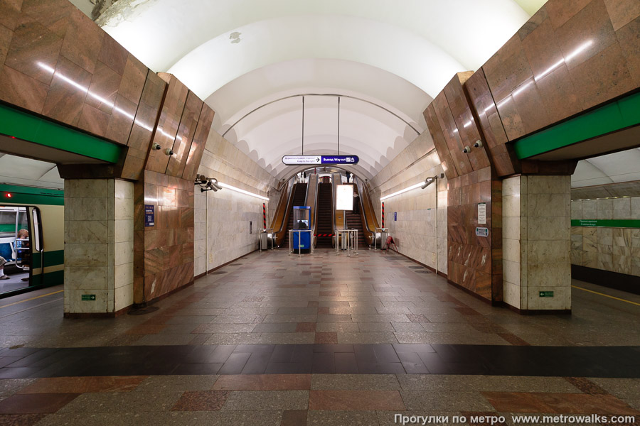 Станция Пролетарская (Невско-Василеостровская линия, Санкт-Петербург). Часть станции около выхода в город.