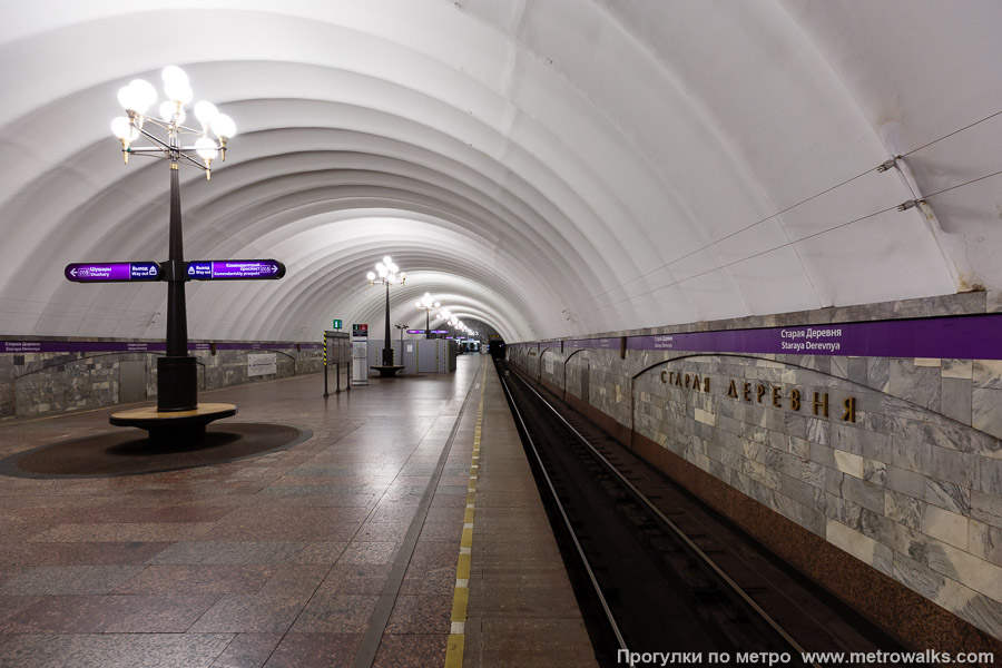 Станция Старая Деревня (Фрунзенско-Приморская линия, Санкт-Петербург). Край платформы, общий вид.