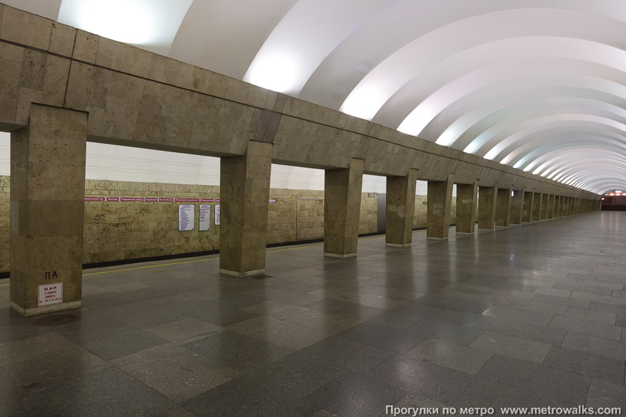 Станция Выборгская (Кировско-Выборгская линия, Санкт-Петербург). Вид по диагонали.
