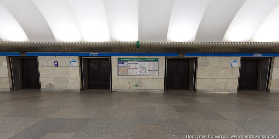Станция Звёздная (Московско-Петроградская линия, Санкт-Петербург). Поперечный вид.