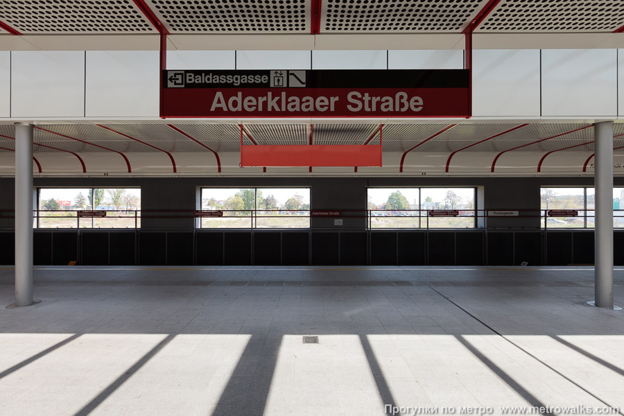Станция Aderklaaer Straße [Адерклаер Штрассе] (U1, Вена). Поперечный вид.