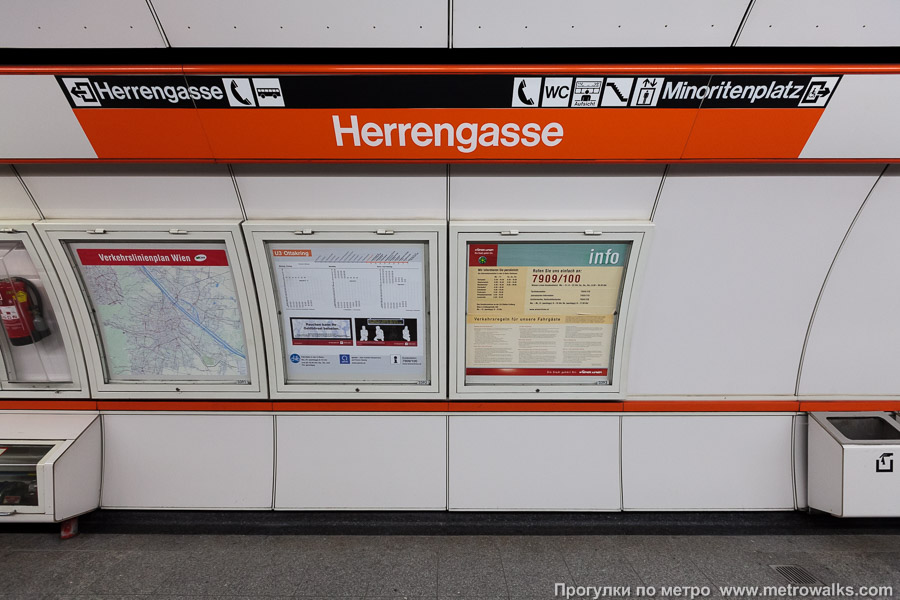 Станция Herrengasse [Херренгассе] (U3, Вена). Информационный стенд на платформе.