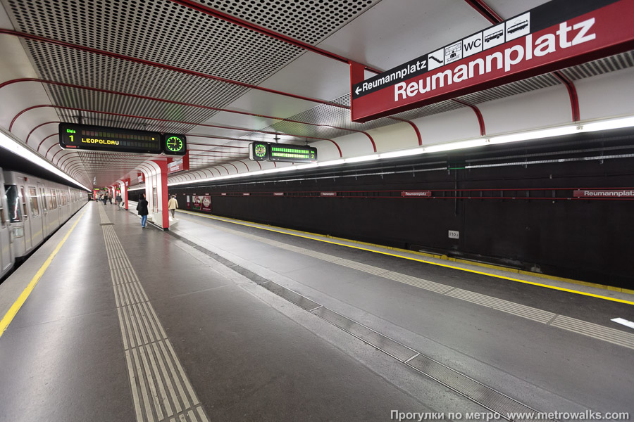 Станция Reumannplatz [Ройманнплац] (U1, Вена). Вид по диагонали.